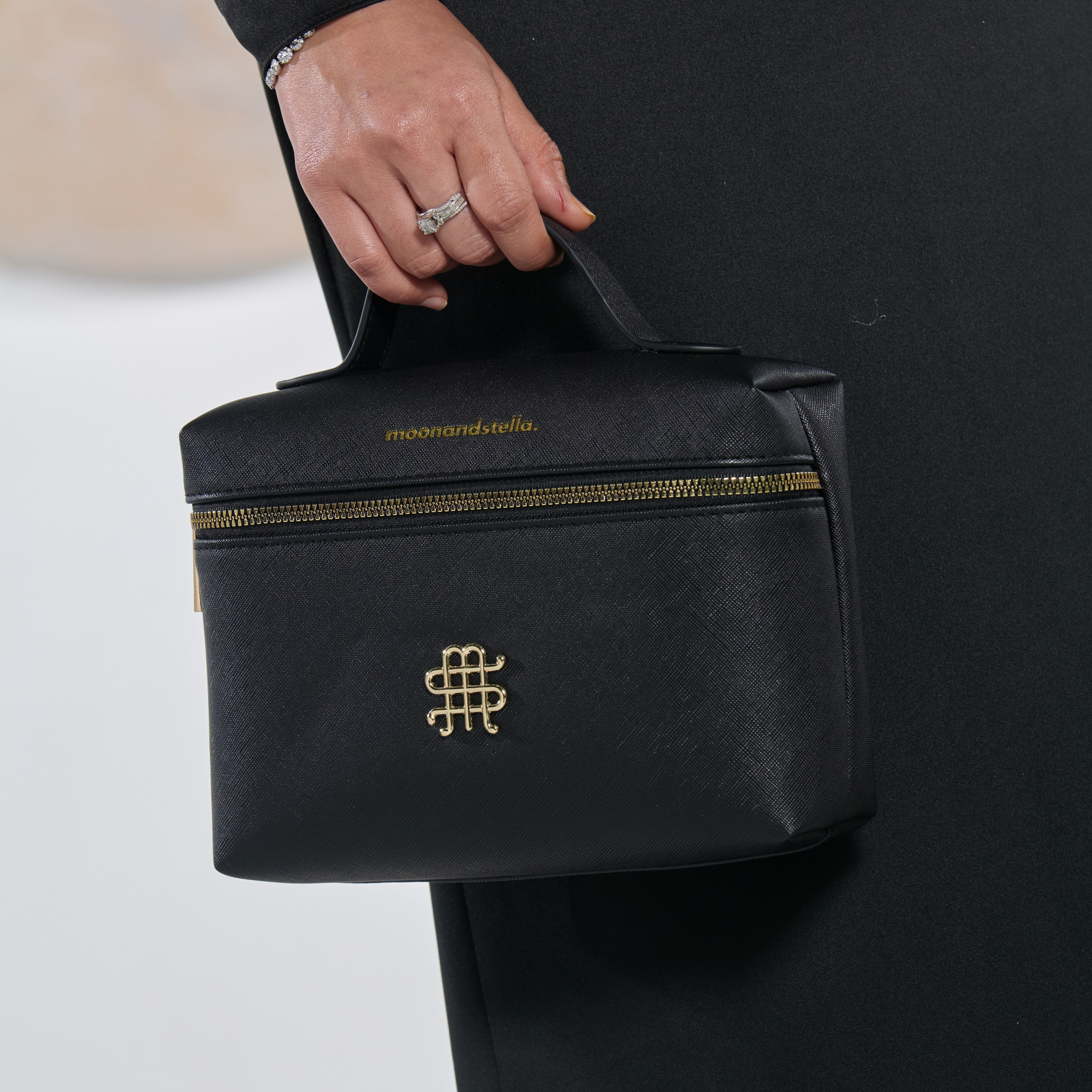 MAKEUP BAG - BLACK