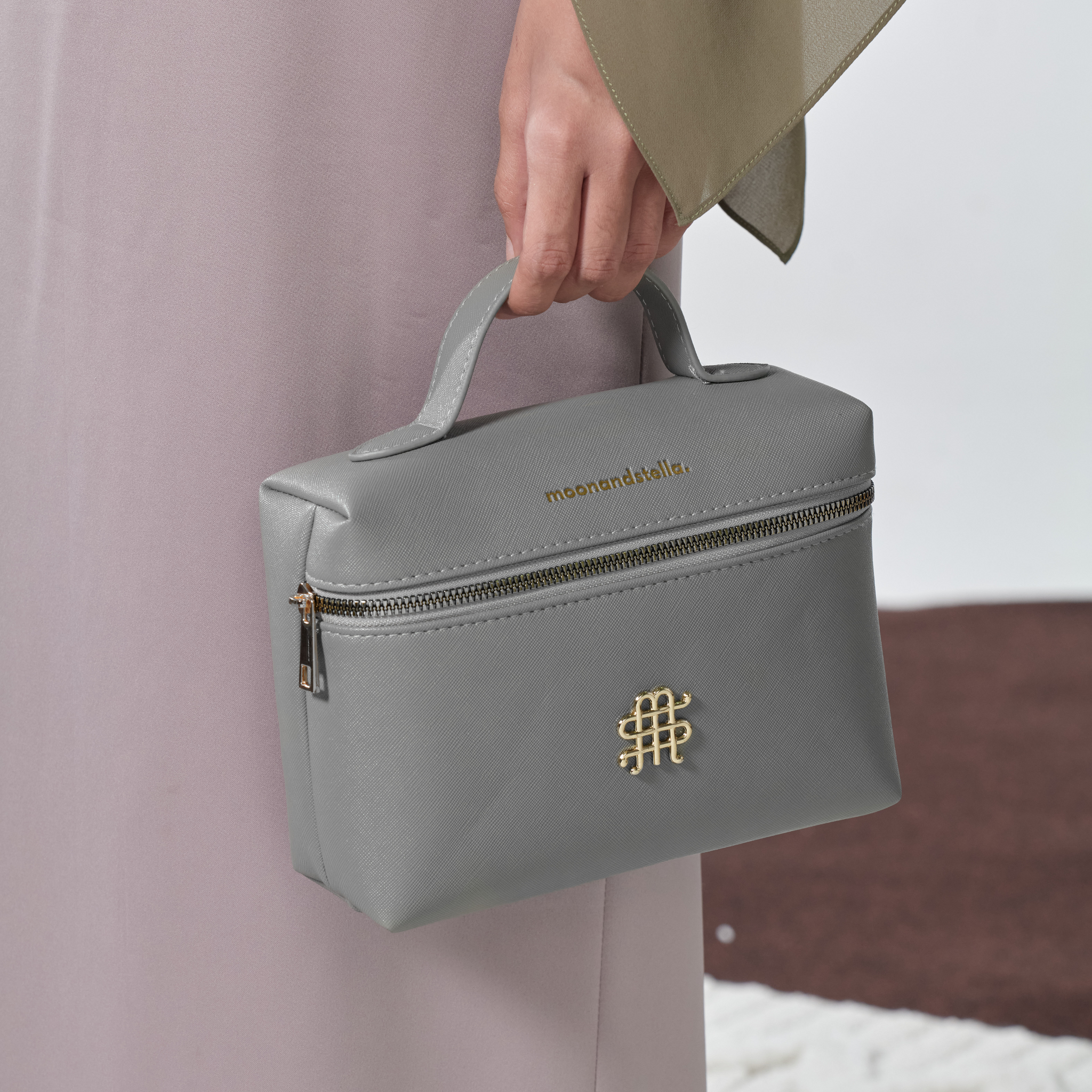 MAKEUP BAG - GRAY