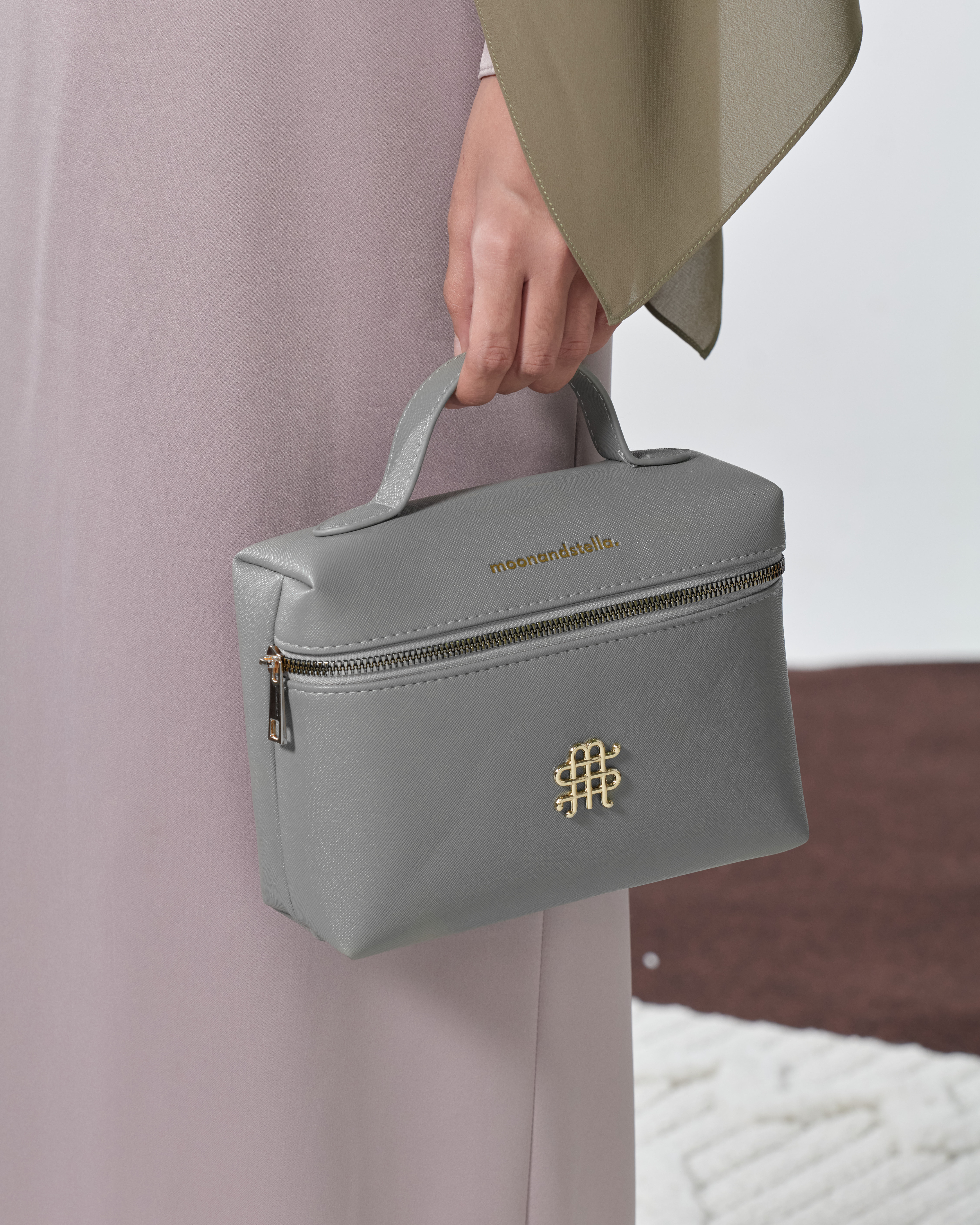 MAKEUP BAG - GRAY