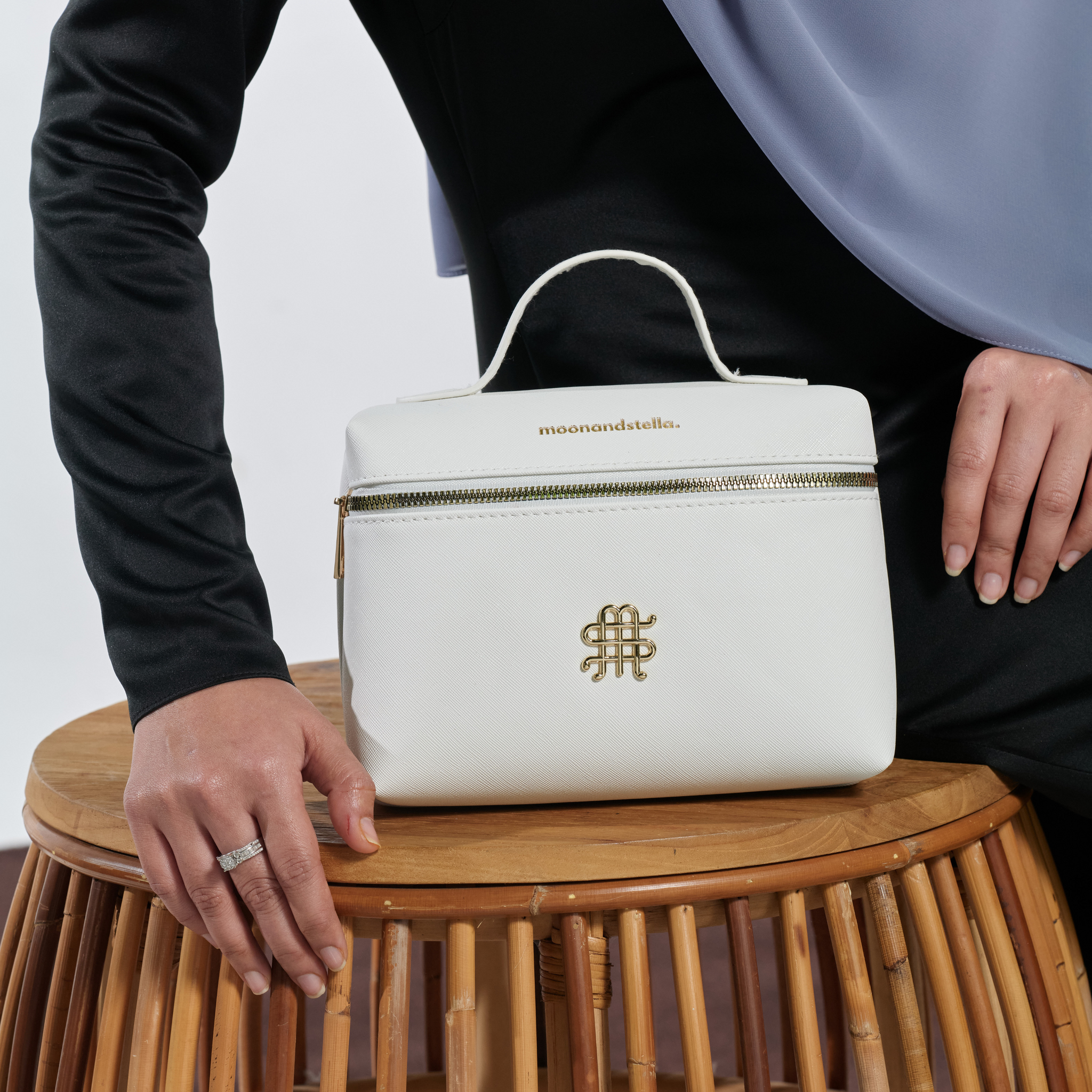 MAKEUP BAG - WHITE