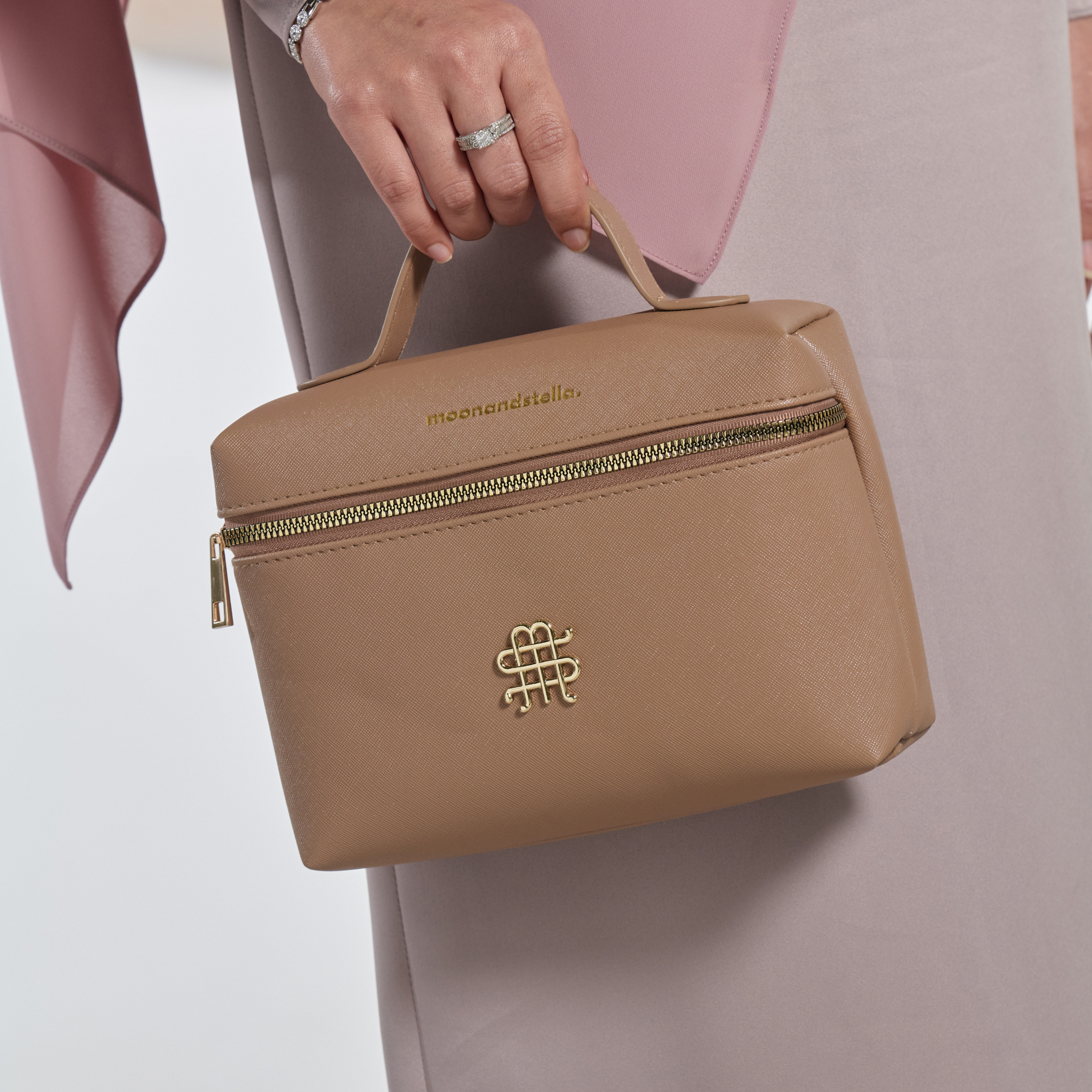 MAKEUP BAG - BROWN