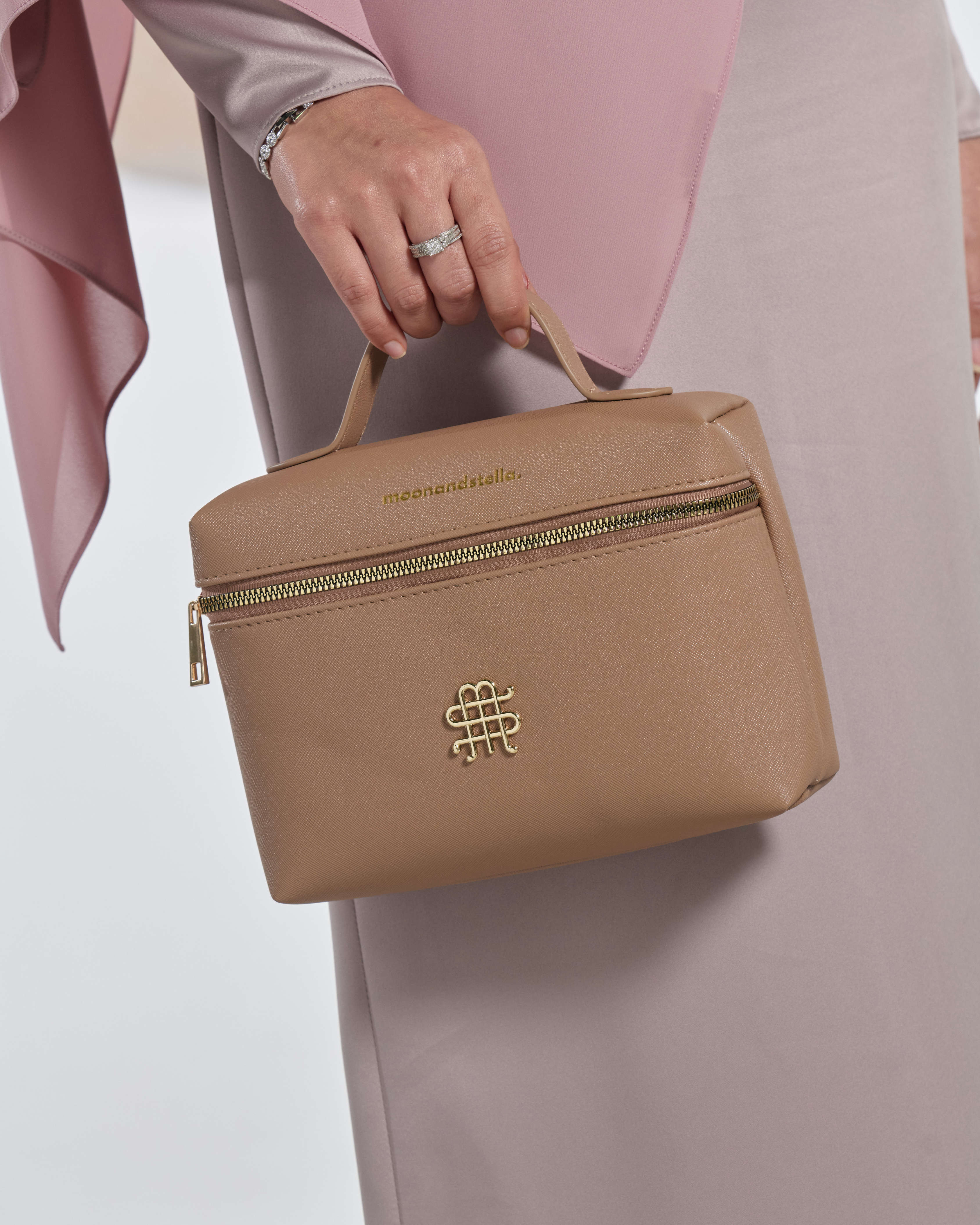 MAKEUP BAG - BROWN