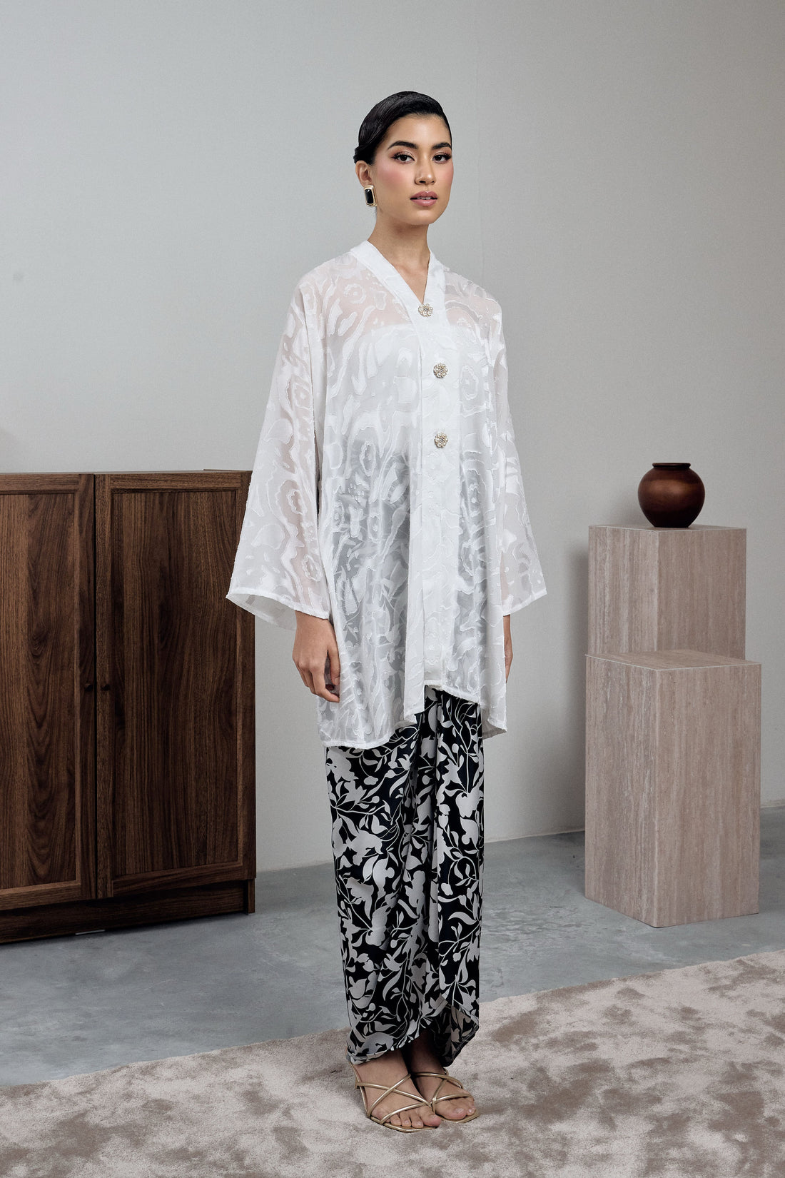 KALA CINDAI - CLOUDLY BLACK