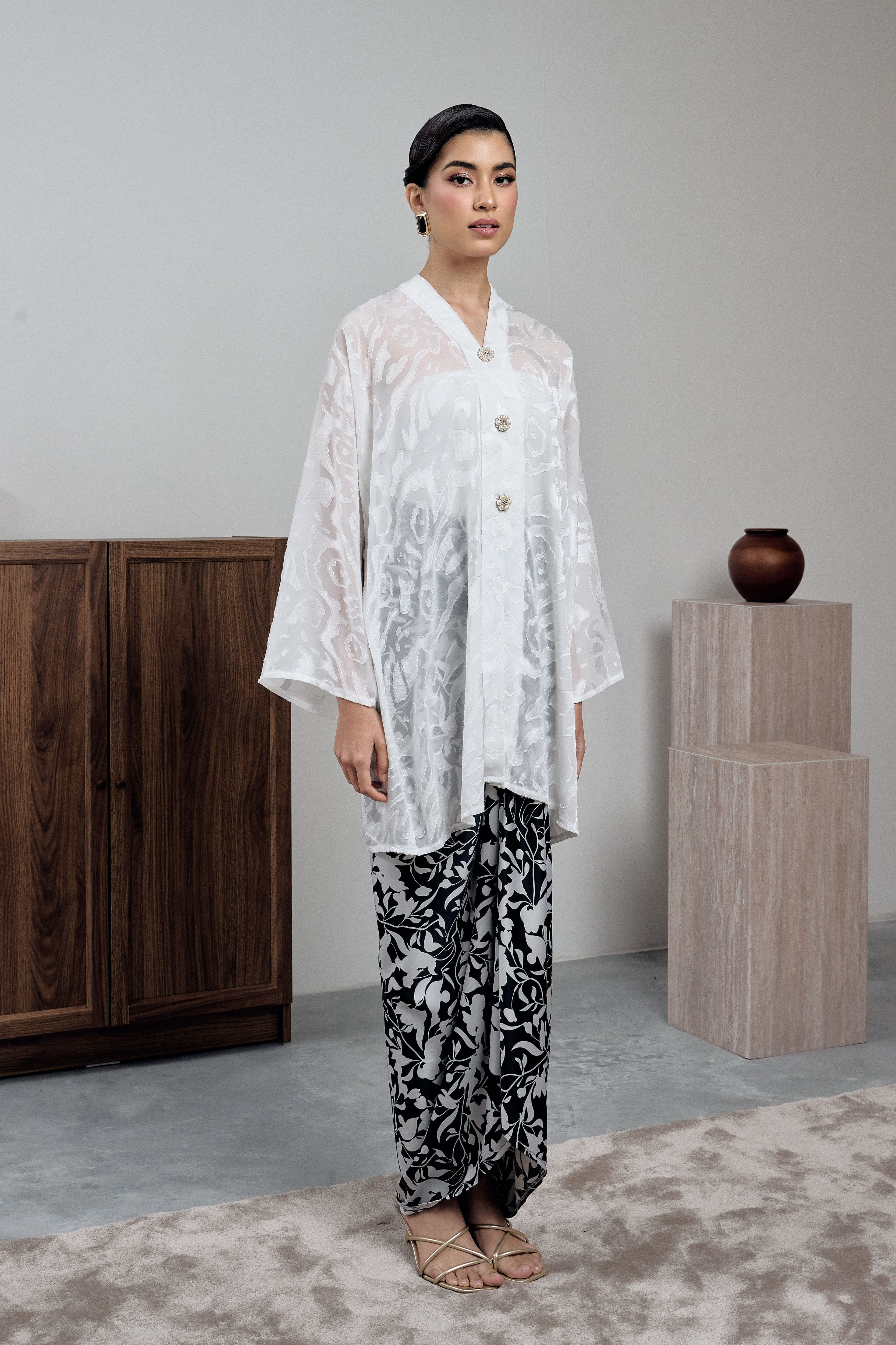 KALA CINDAI - CLOUDLY BLACK