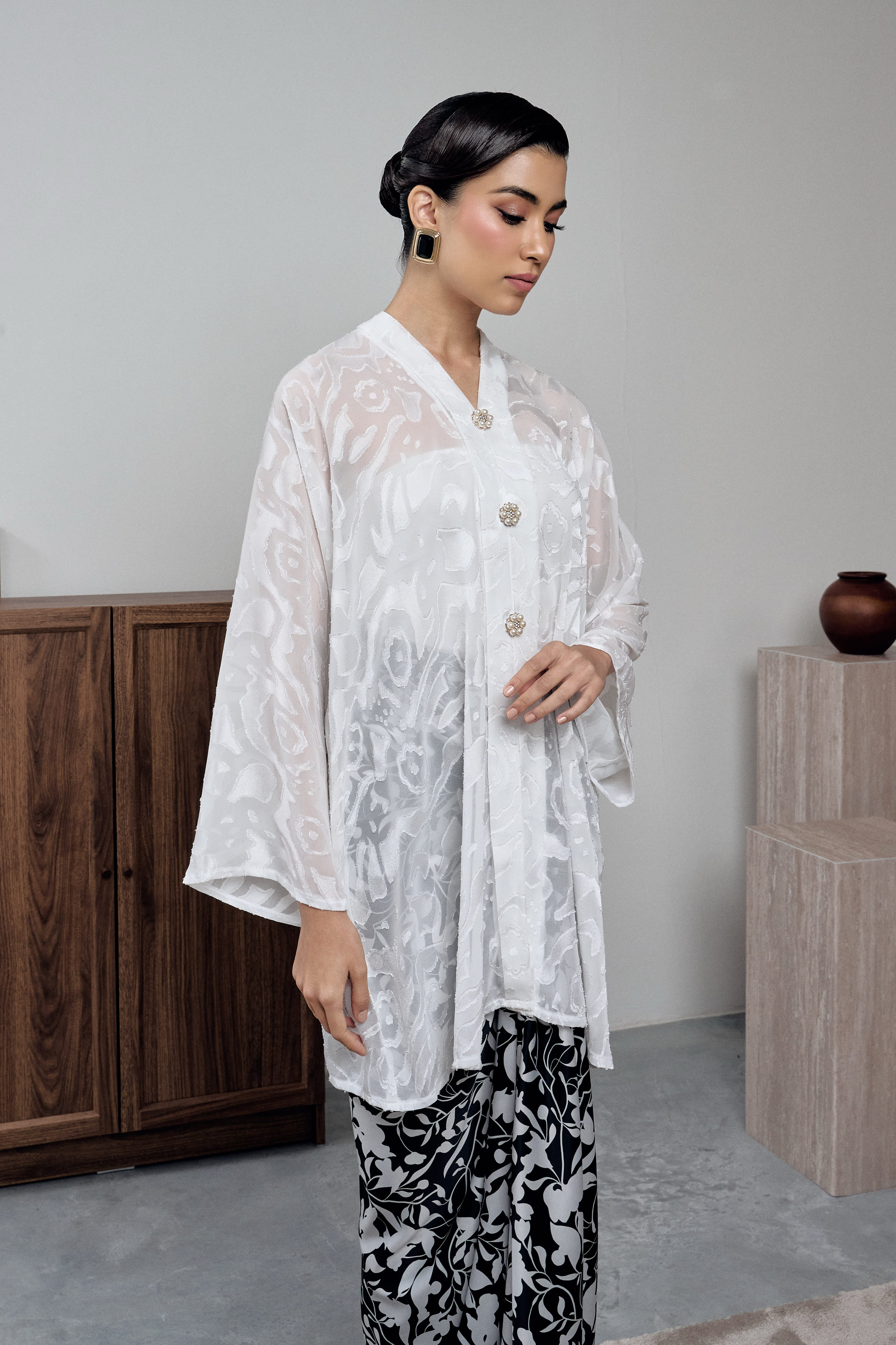 KALA CINDAI - CLOUDLY BLACK