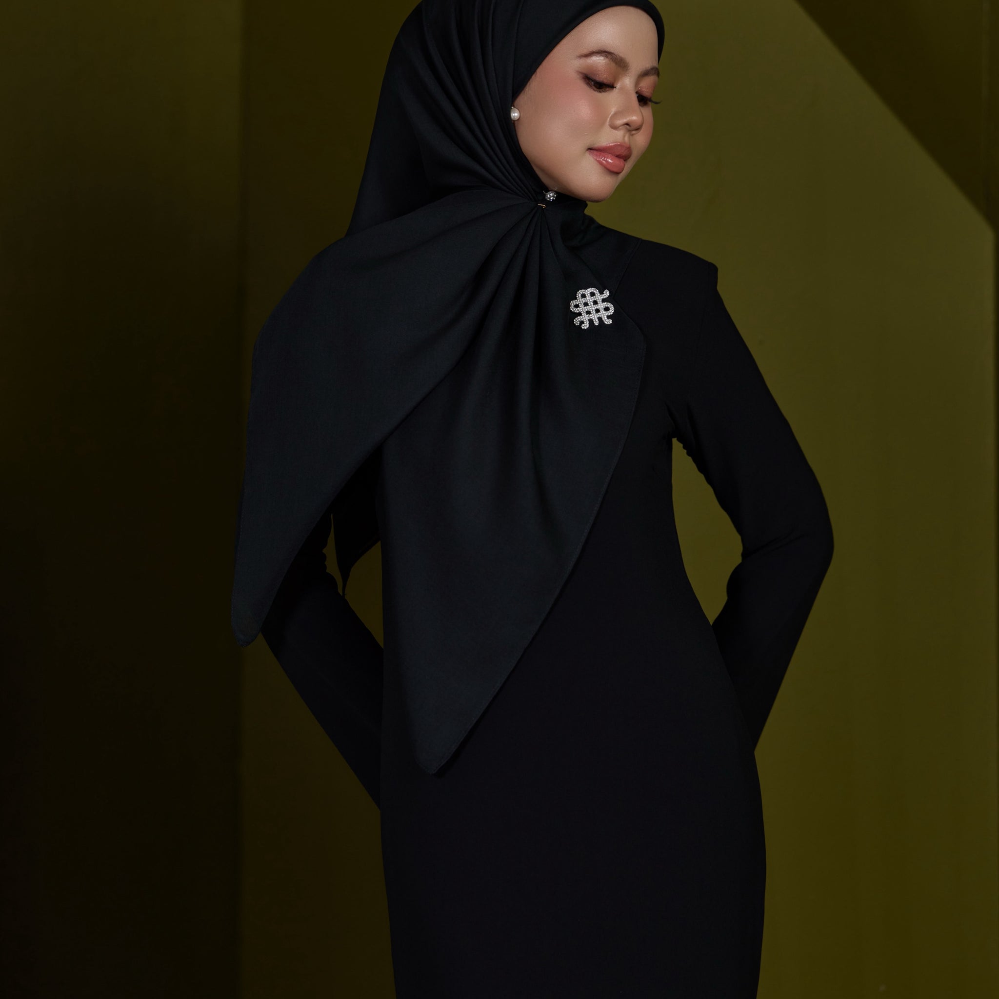 SCM MASHA - DEEP BLACK