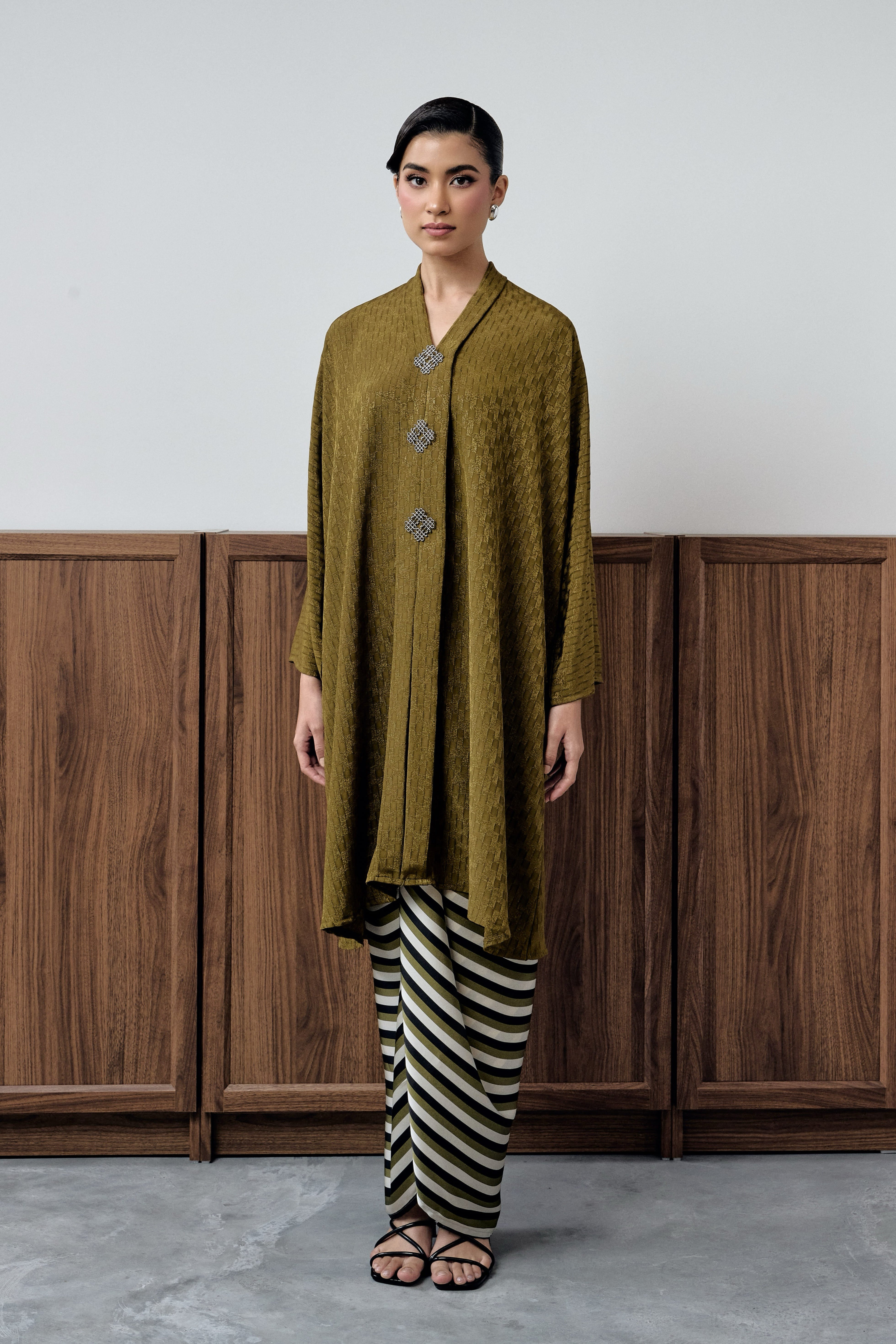 KALA LATHI - DARK OLIVE