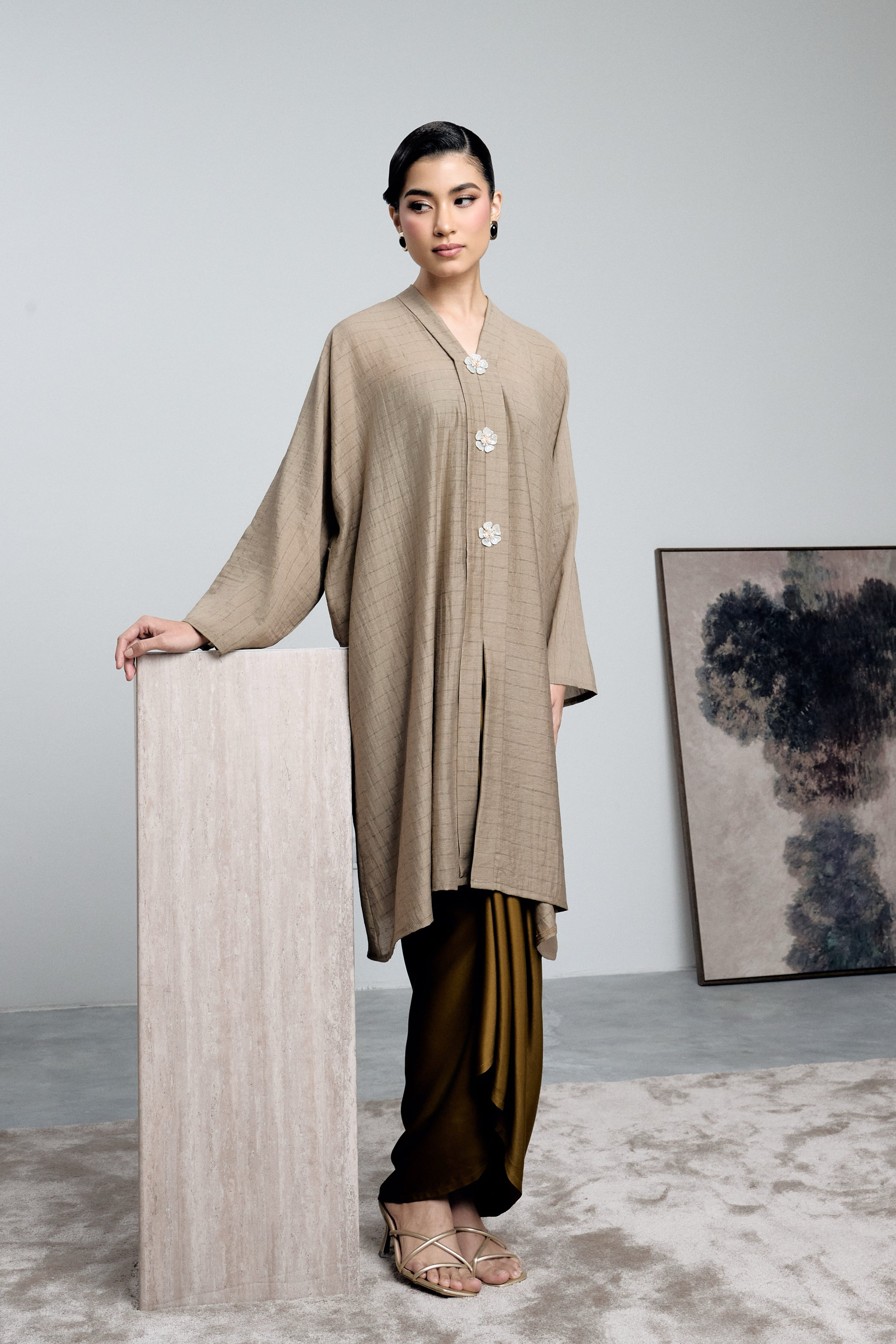 KALA SURI - WALNUT