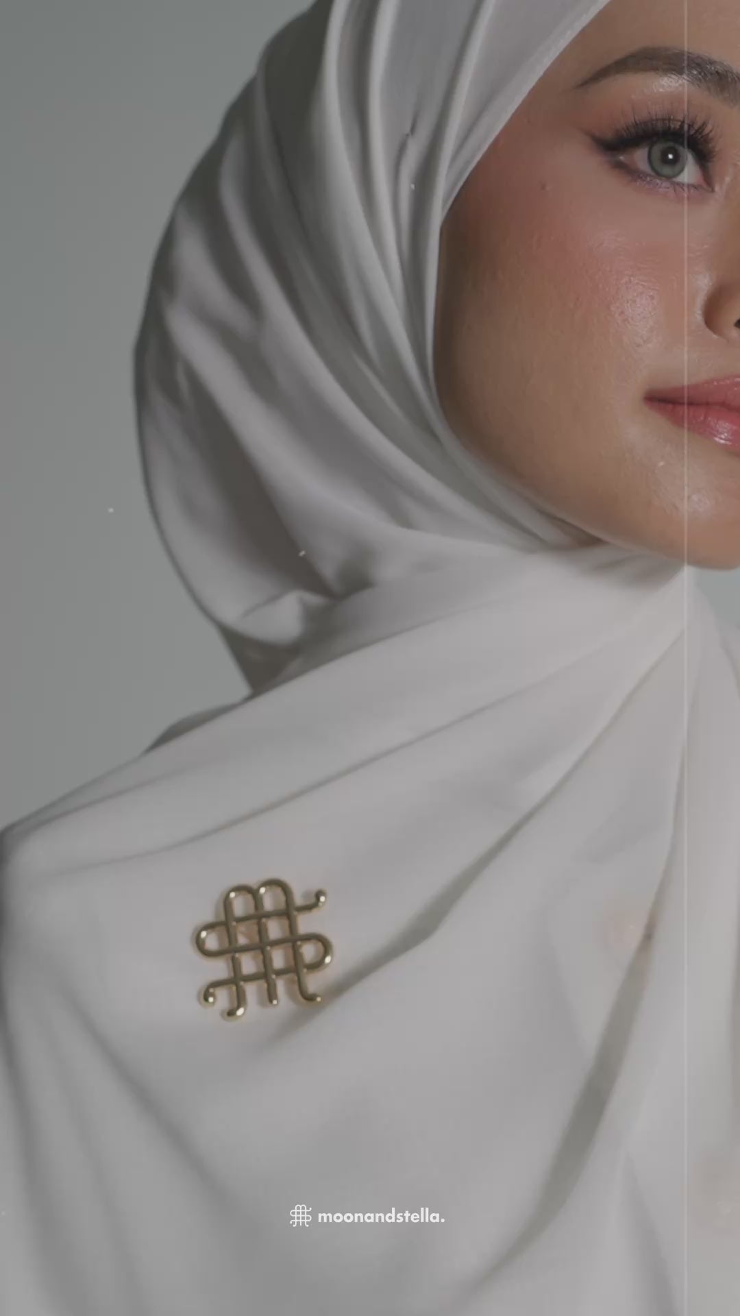 EXCLUSIVE MOONANDSTELLA BROOCH  I GOLD METAL