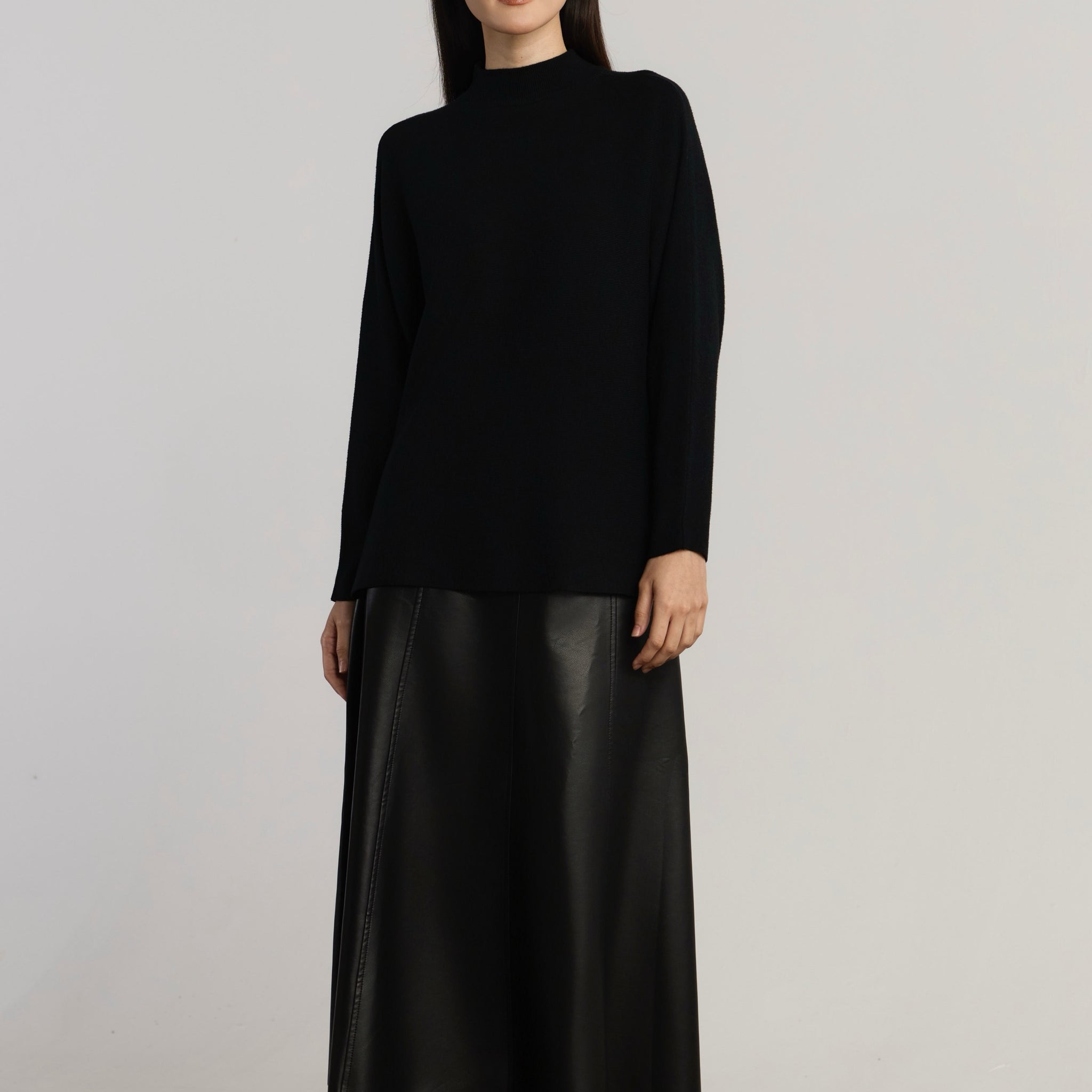 LUNA CASUAL TOP - BLACK