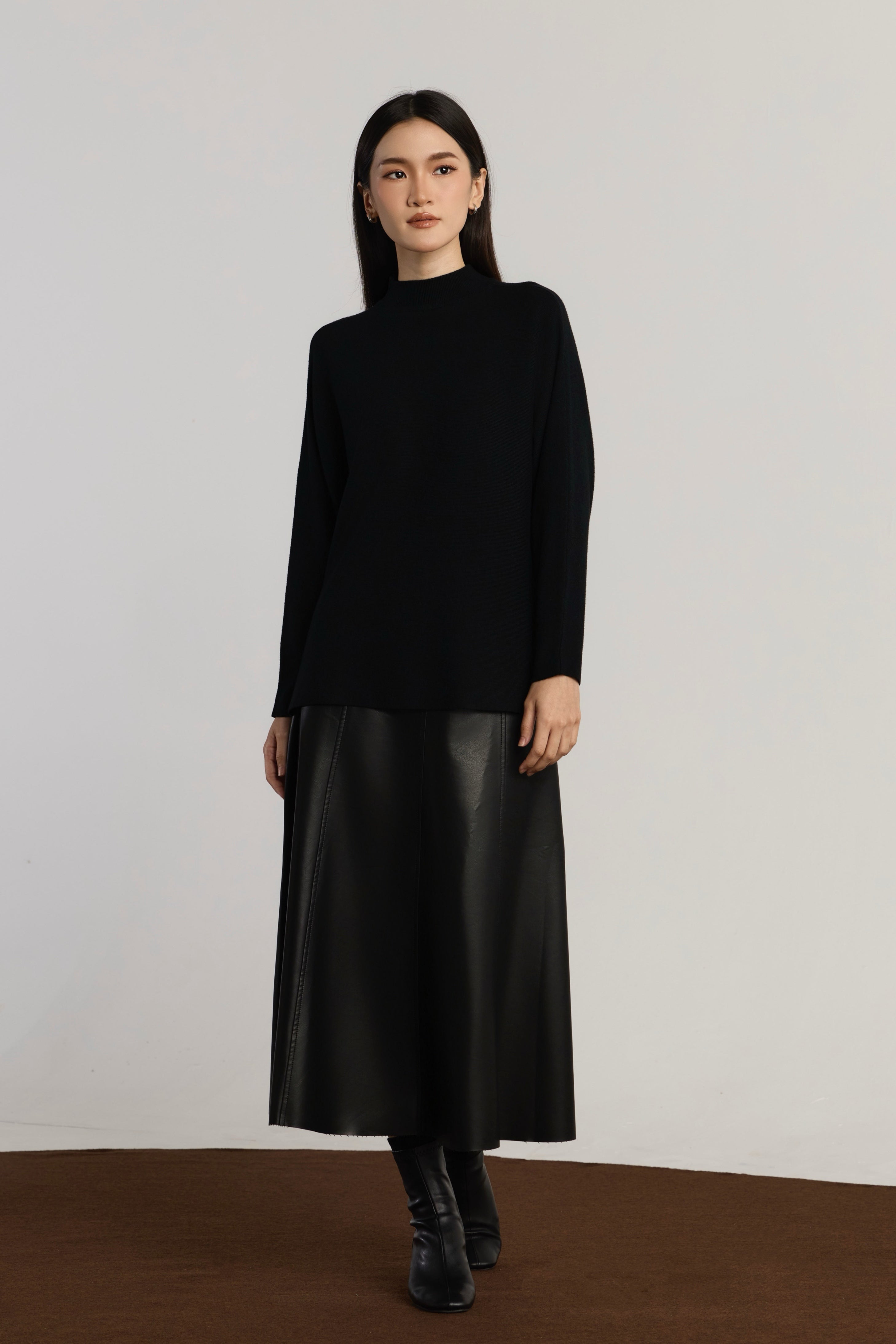 LUNA CASUAL TOP - BLACK