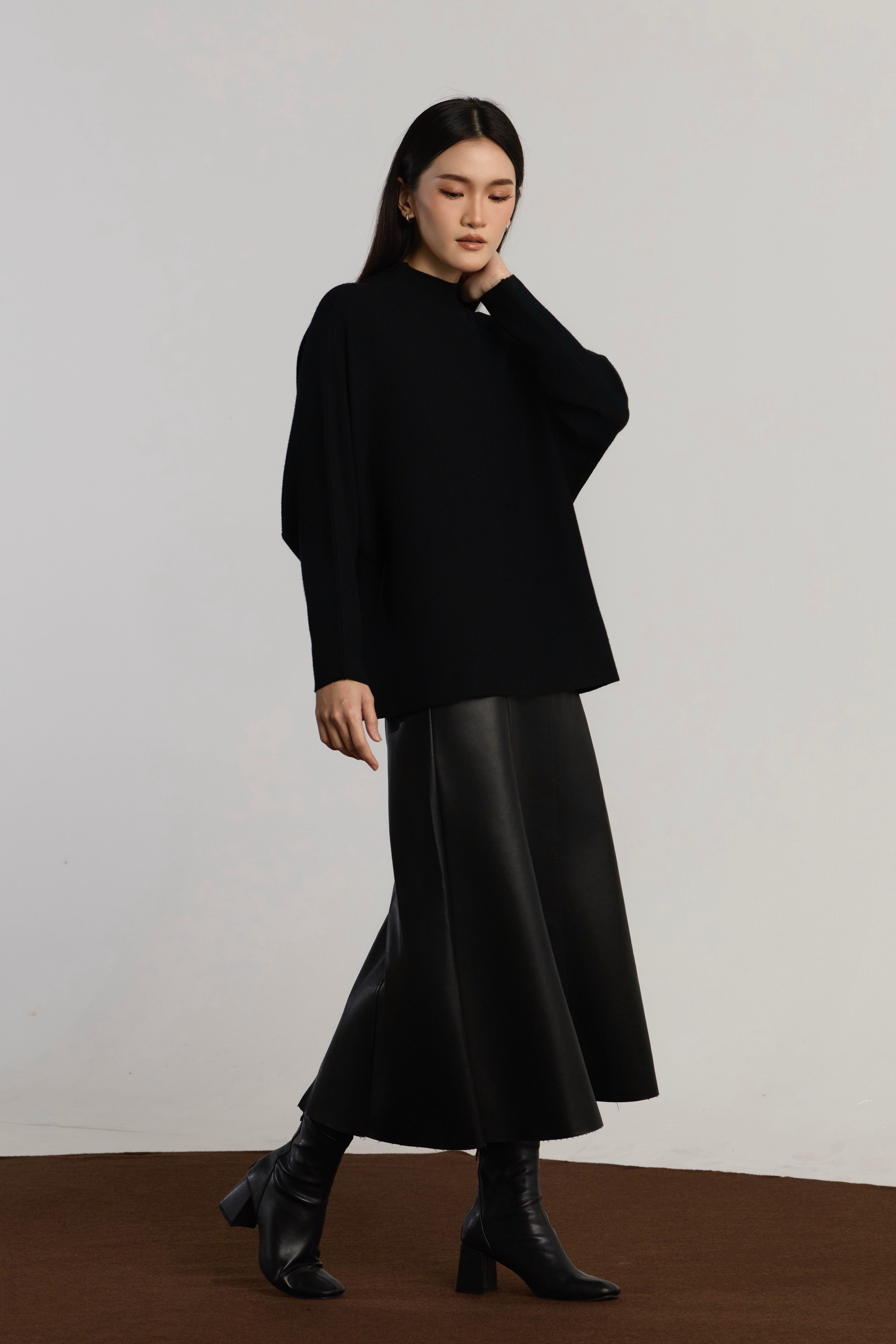 LUNA CASUAL TOP - BLACK